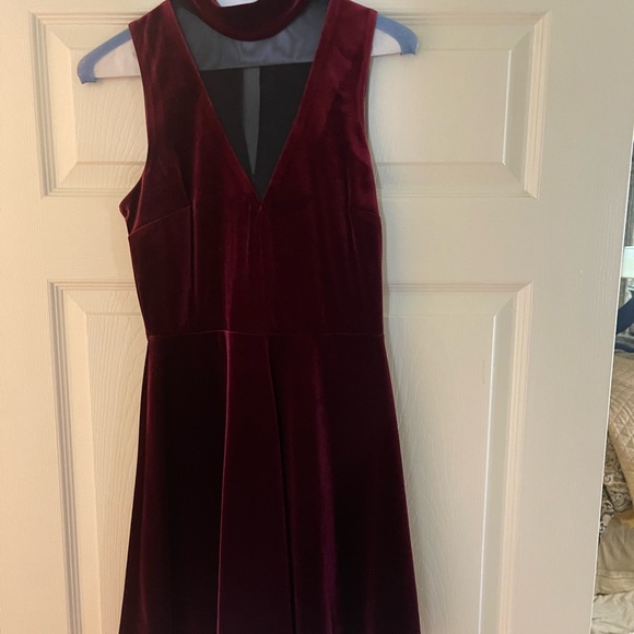 Women's Burgundy Velvet Choker Skater Dress - Picture 8 of 10